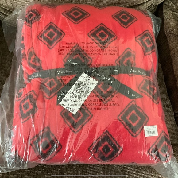 Vera Bradley NWT 94 x 66 XL oversized throw blanket red/ black beautiful.